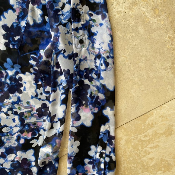 Express Blue and Black Floral Blouse - Picture 6 of 9